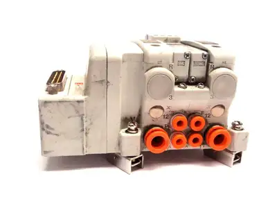 VQC1400N-51 | SMC Connector Mainifold With (2)  Valves 0.1-0.7MPa 2 Valve - Used