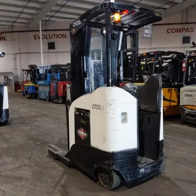 USED 2016 CROWN RR5725-45