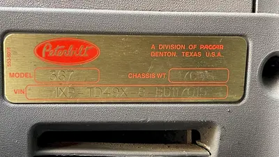 USED 2010 PETERBILT 367 FLAT TOP W/36” SLEEPER