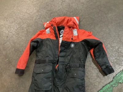 Used _UNKNOWN_ _UNKNOWN_ Apparel, Gloves, Lab Coats Michigan US | Miedema Asset Management Group #1411109