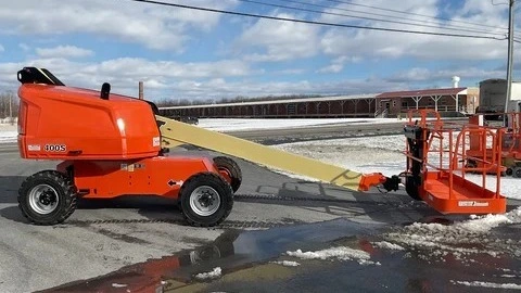 USED 2014 JLG 400S