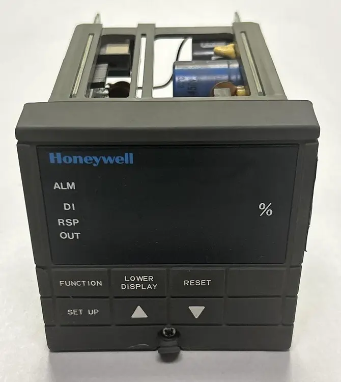 Used HONEYWELL DC330LE000010000000000 Industrial Controls | Surplus Asset Holdings #1221978