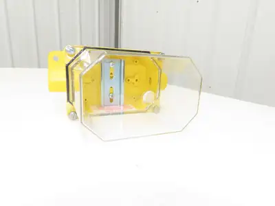 Banner 26683 BENC-4 Sensor Module Enclosure DIN Rail NEMA-4X  Lot of 4