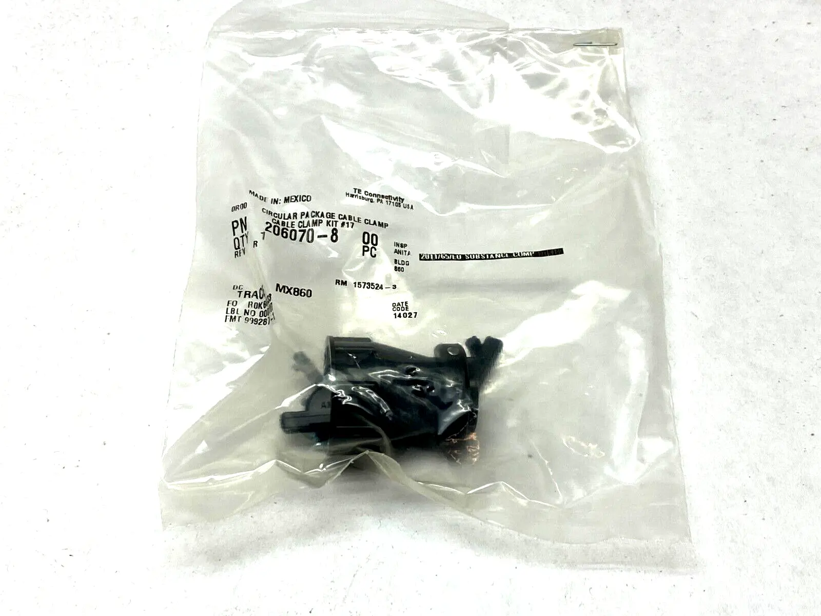 206070-8 | TE Connectivity  Straight Cable Clamp Kit Shell Size 17 - New