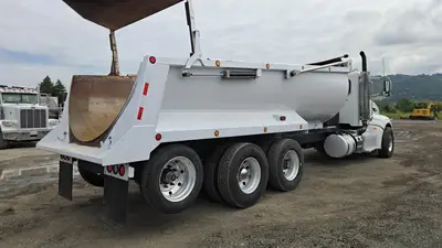 USED 2013 PETERBILT 386