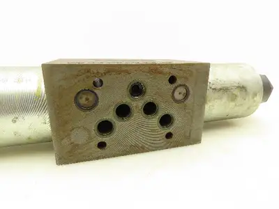 Moog Hydrolux WE43P10CB03C0BN Directional Control Solenoid Valve 24VDC