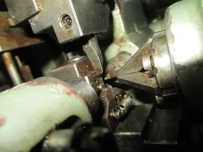 8509-100 OMBI Model FTR10 Boston Link Chain Making Machine