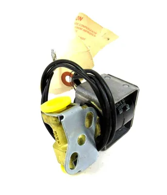 NEW ASCO P-8262B208-Q SOLENOID VALVE 1/4"