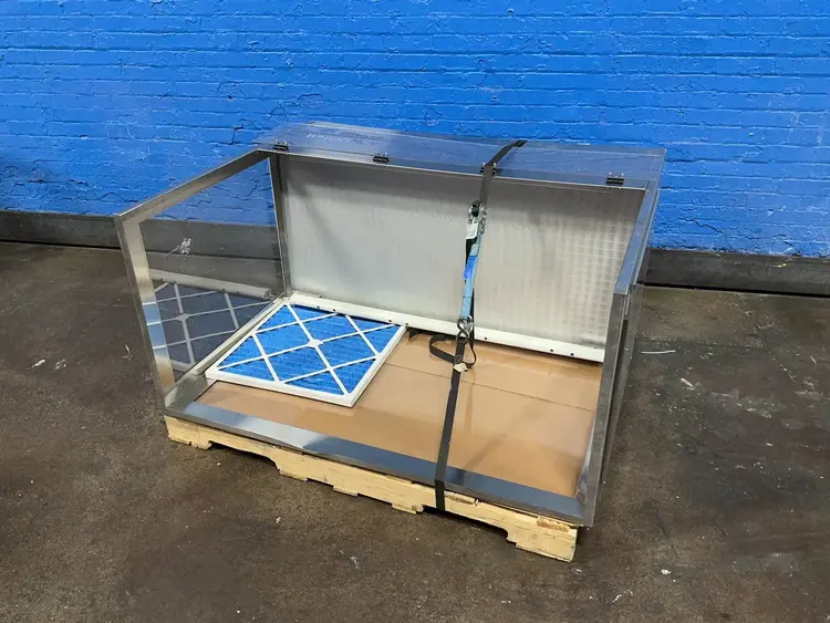 Used 2018 TERRA UNIVERSAL 168891A48SD Laminar Flow Hoods Ohio US | HGR 24 #1520822