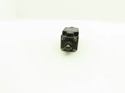 Telemecanique XCK P102H7 Limit Switch Roller Plunger 240vac 3A