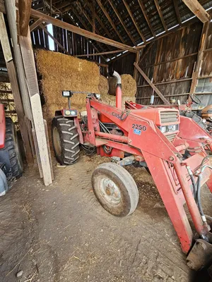 1988 Case International 585 tractor with loader | Iron Listing (4)