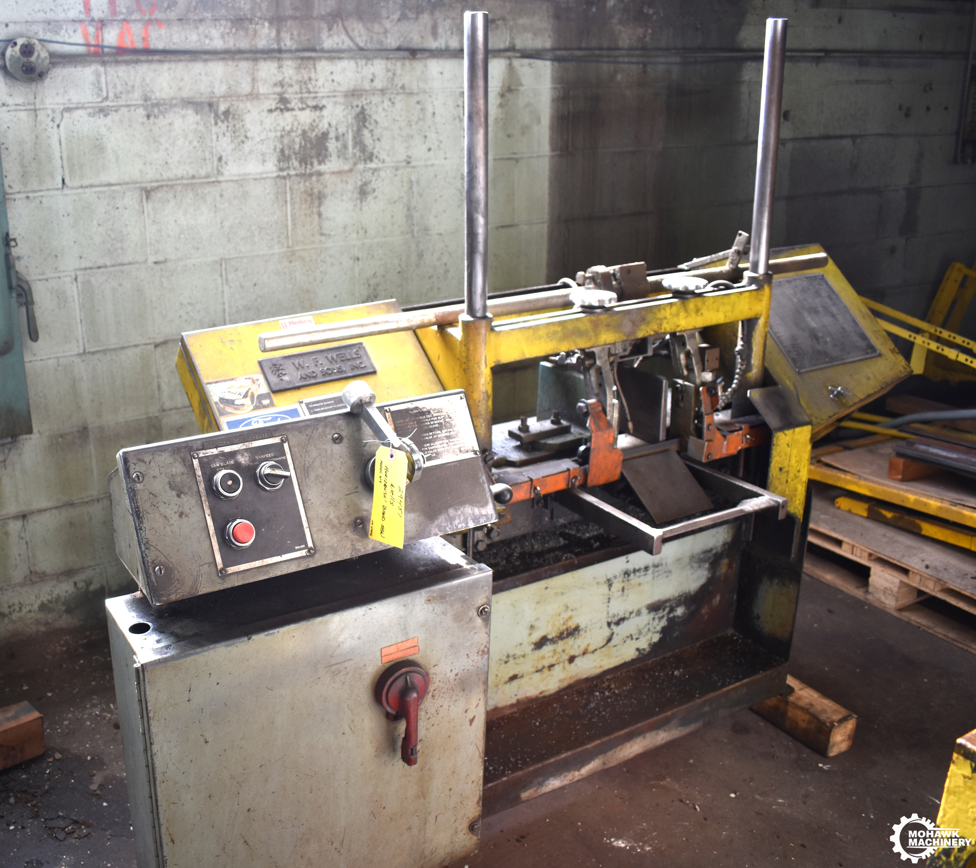9" x 18" WELLS (WF) "W-9" HORIZONTAL BAND SAW w/HYDRAULIC UP/DOWN BAND FEED - VISE