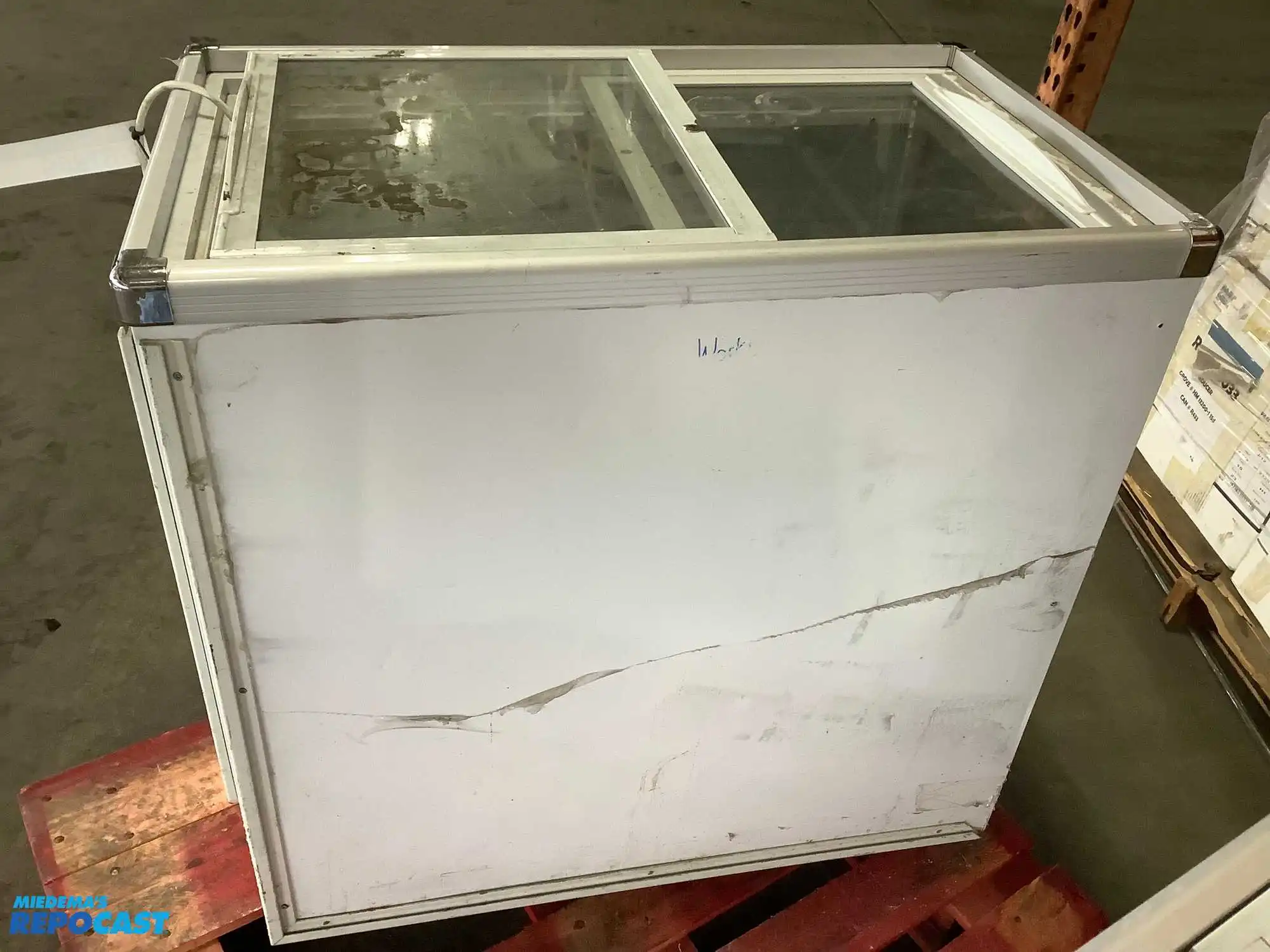 MMI Refrigeration CLR-CSTM-1001 5.5 cu. Ft chest coolers, 30”x32”x19-3/4” model #XS-160YX