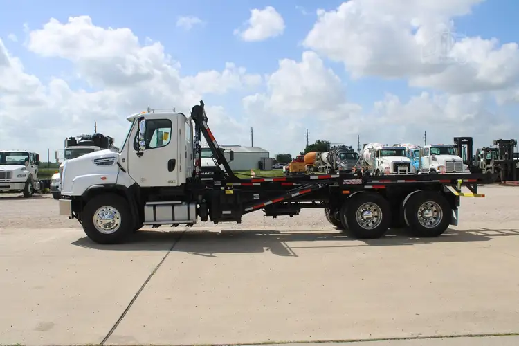 Used 2018 FREIGHTLINER 114SD Rolloff Trucks Texas US | Roll Off Truck World #1491745