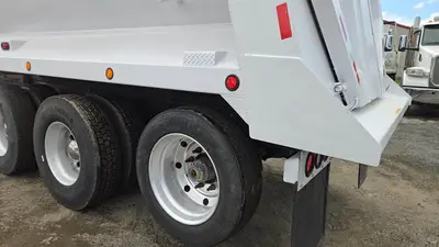 USED 2013 PETERBILT 386