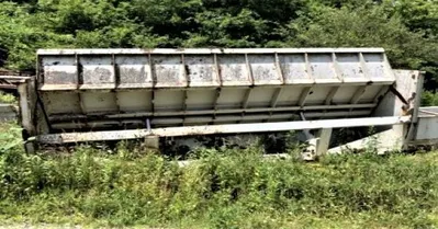 Stamler Oldenburg steel flight conveyor & truck dump hopper with folding sides used 1 week hopper conveyor | Steam Well LLC (3)