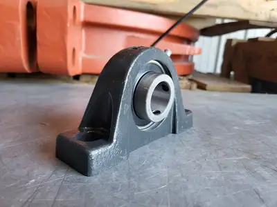 Pillow Block Housing w/ UC207-20 Bearing