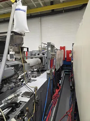 1997 NISSEI FN3000 Injection Molding Horizontal/Vertical | Machinery Network (3)