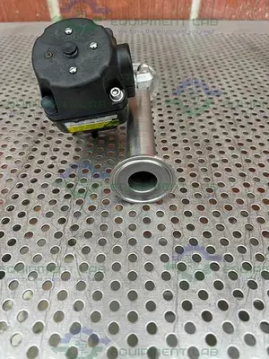 USED ITT PURE FLO ADVANTAGE 3 WAY DIAPHRAGM VALVE W/ 1" TO 1/4" SANITARY FITTINGS
