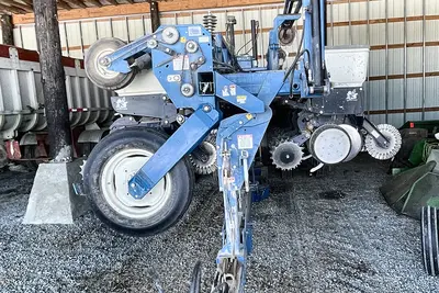 Used 2010 KINZE 3650 Planters Virginia US | Proxy Equipment #1385349