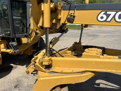USED 2004 JOHN DEERE 670C SERIES 2