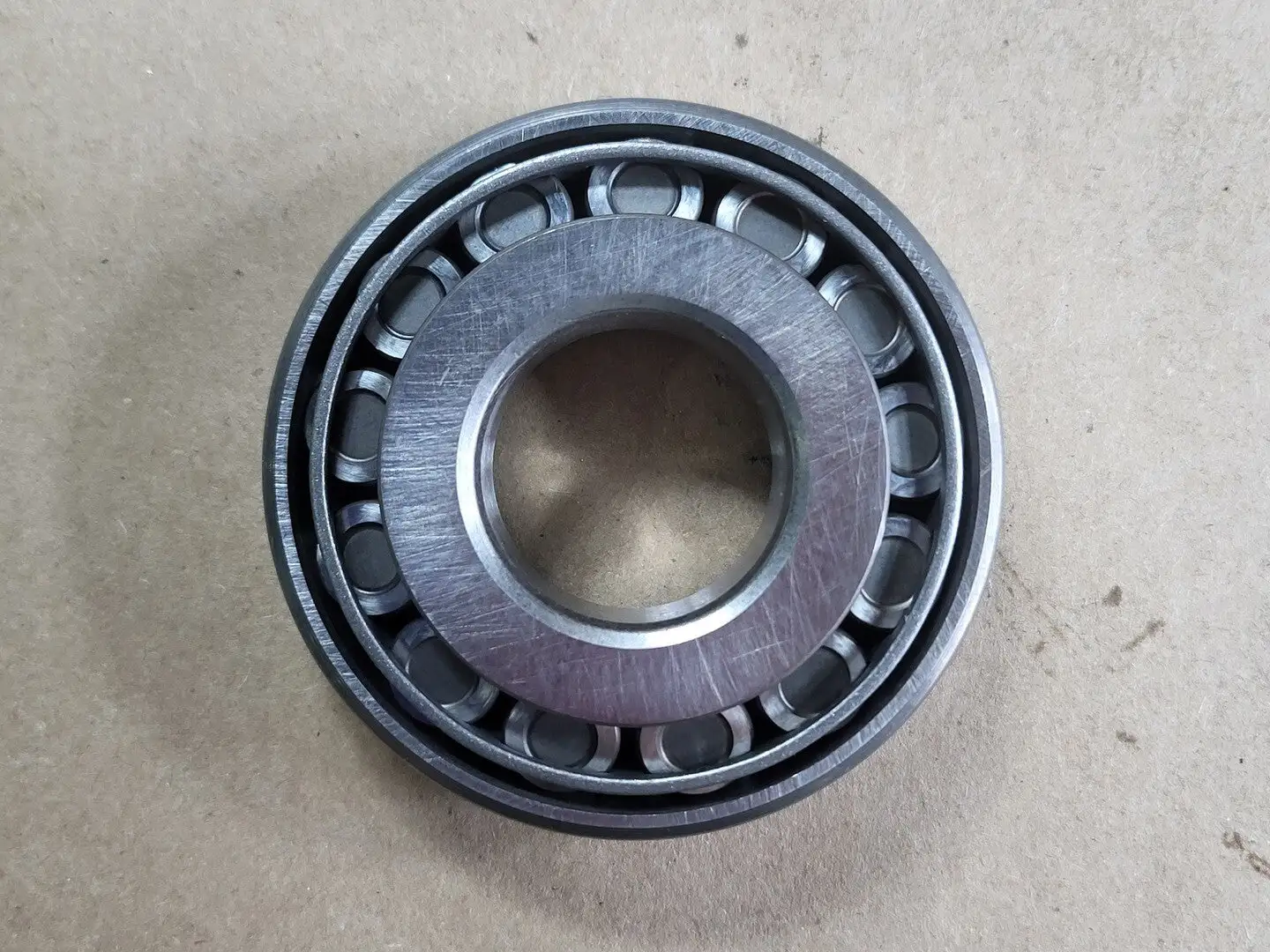 NEW SKF 30305 J2/Q
