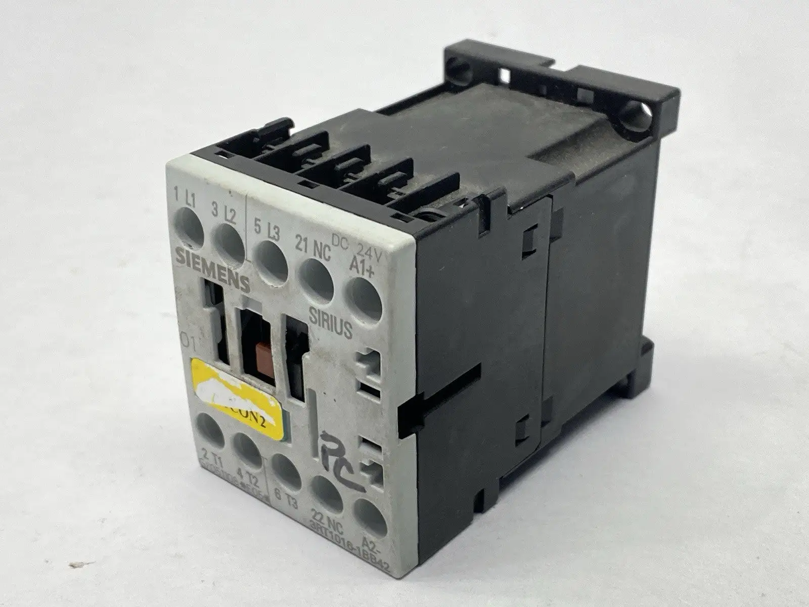 3RT1016-1BB42 | Siemens  Contactor 3-Phase 20A 600VAC 24VDC - Used