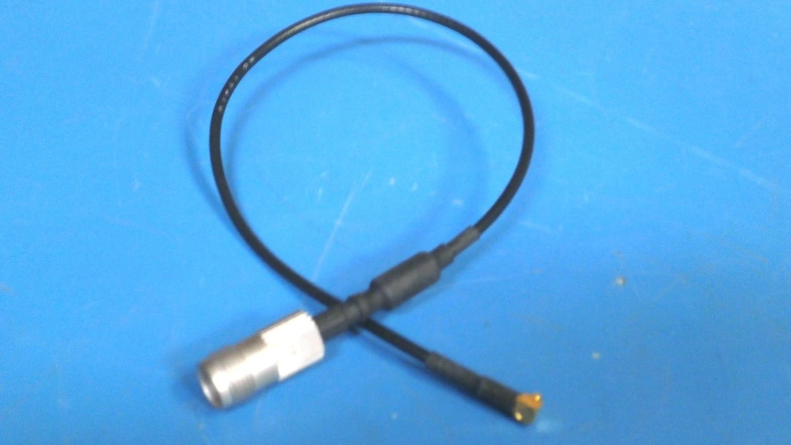 RIGHT ANGLE MMCX PLUG CONNECTOR MALE TO UNKNOWN FEMALE CONNECTOR CABLE RG174/U