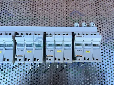 USED LOT OF  7 - BUSSMANN CH30J3I FUSE HOLDER 600VAC, 30A, 200KA