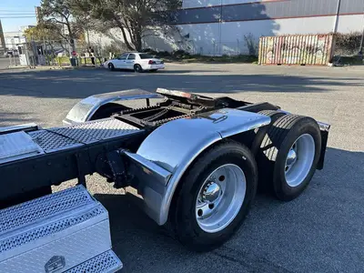 USED 2009 PETERBILT 389