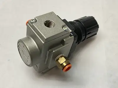 USED SMC PNEUMATIC PRESSURE REGULATOR 7-125 PSI 1/8" NPT