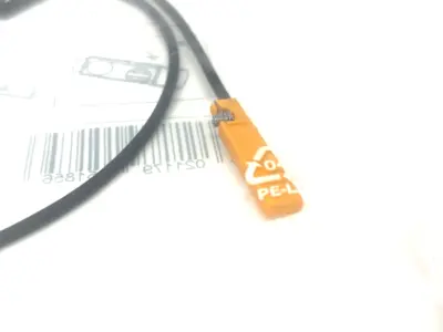 NEW IFM C-SLOT CYLINDER SENSOR M8 CONNECTOR MKC3028BBPKG/G/0,5M/ZH/ASR
