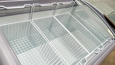 171-0402 71" Curved Lid Self Contained Chest Freezer