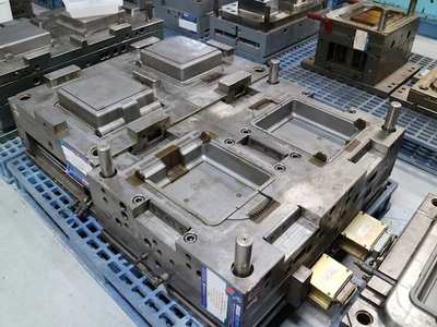 Store Tote lid and base mold