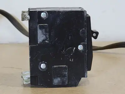 USED SQUARE D QO220