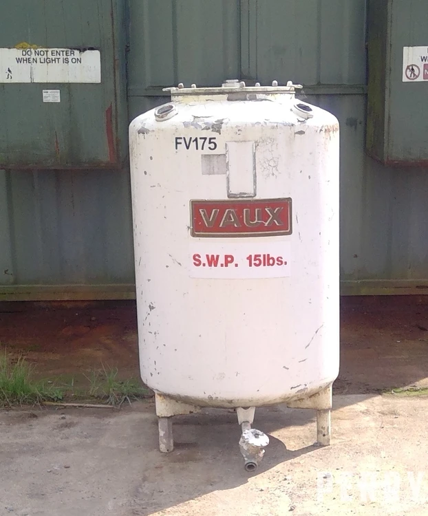 Grundy 863 Litre Tanks SS Europe 0-4,999 Litres | Perry Equipment