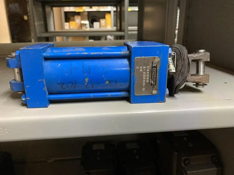 Used LYNAIR A-2-1/4B02-3 Cylinders | Surplus Asset Holdings #1206759