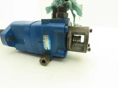 Char-Lynn 2TH08AS2S-E Hydraulic Motor 4" Shaft 16-Spline