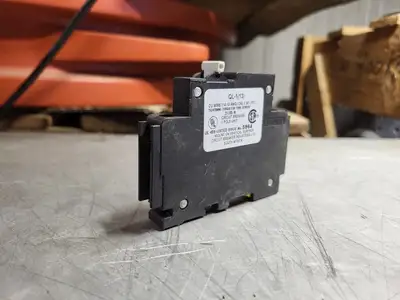 NEW CIRCUIT BREAKER INDUSTRIES QL18KM01