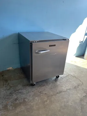 75-0460 Traulsen UHT27 27" Self Contained Undercounter Cooler