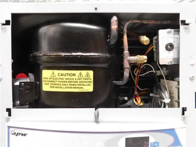APW McLean MHB11-0416-G307 Air Conditioner 3300/4000 BTU 134A Some Damage New