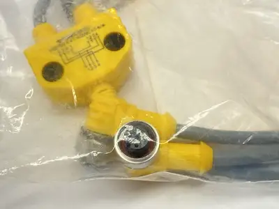 New | in-Stock TURCK DAISY CHAIN SPLITTER U0164-0 Misc Industrial Equipment | Maverick Industrial Sales #1100439