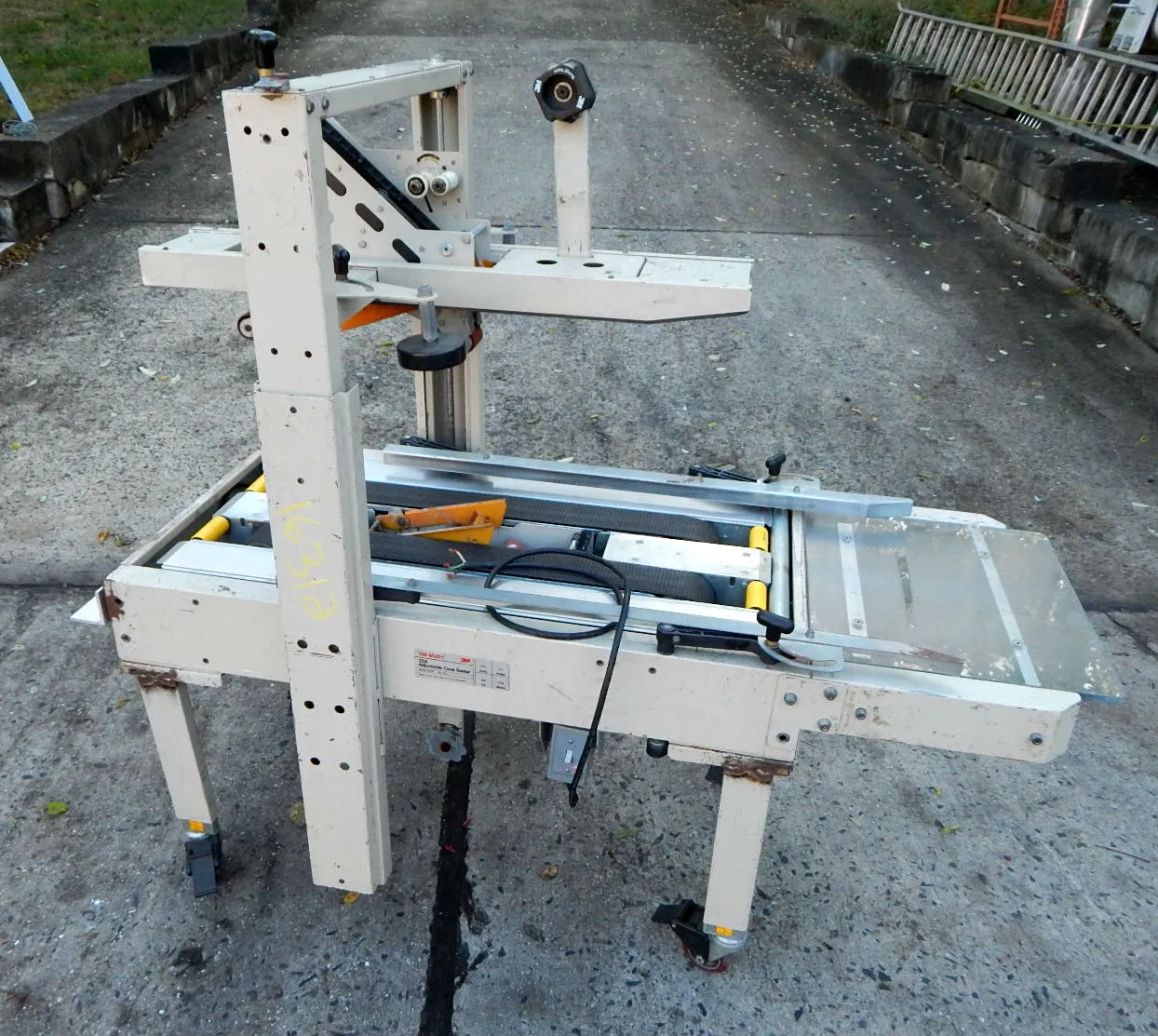 USED 3M CASE TAPER 28600