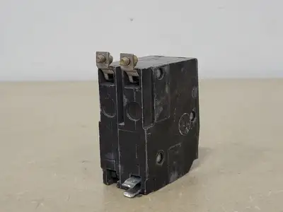 USED SQUARE D QOB220