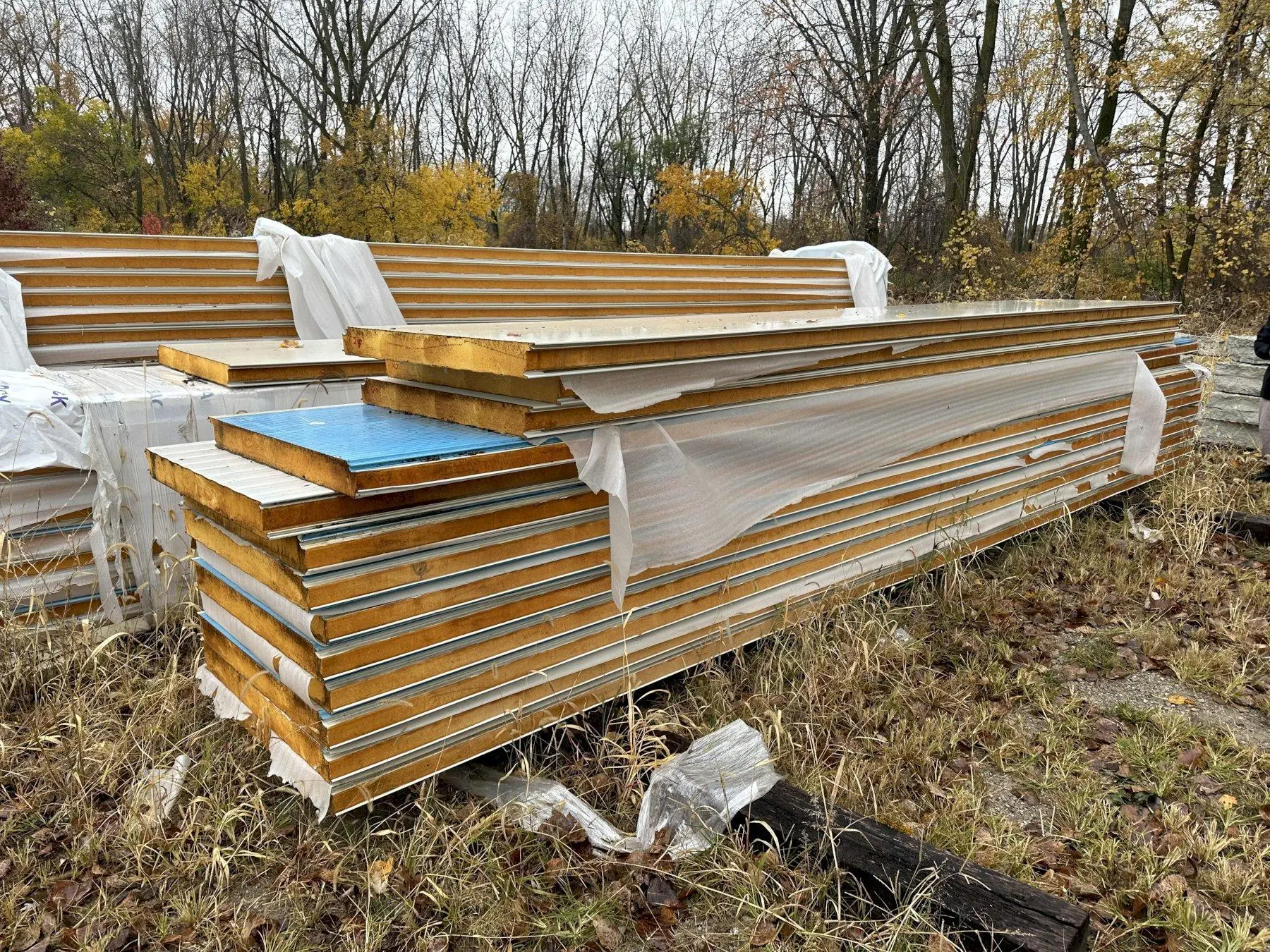 36" CF SERIES-VERTICAL DOUBLE SIDED INSULATED WALL PANELS. STOCK # 1056122