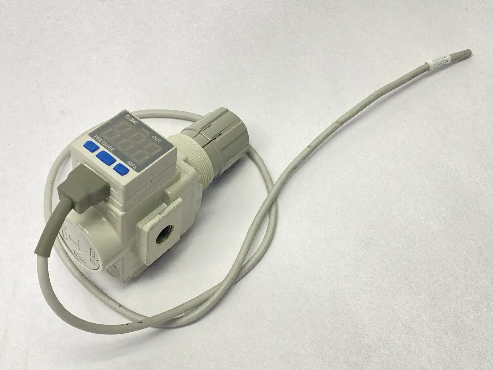 AR20-N01E3-ZA-B | SMC  Pneumatic Regulator w/ Digital Sensor 1/8" NPT - Used
