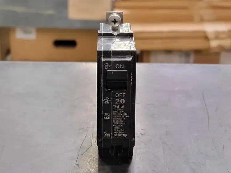 Used GENERAL ELECTRIC THQB120 Switchgears British Columbia CA | Lenmark #241532