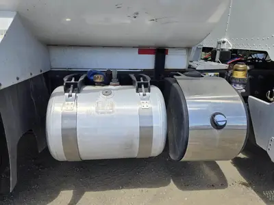 USED 2018 PETERBILT 348