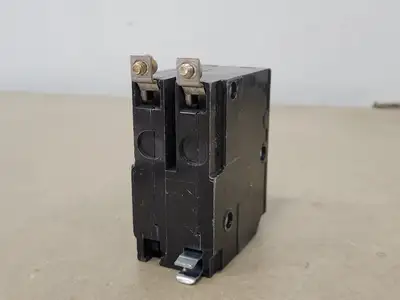 USED SQUARE D QOB220