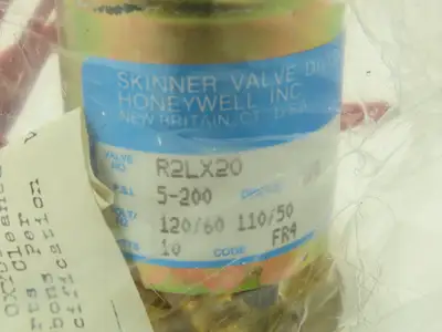 Honeywell Skinner R2LX20 Brass Solenoid Valve 2-Way 120V 200 PSI 1/4" NPT Oxygen